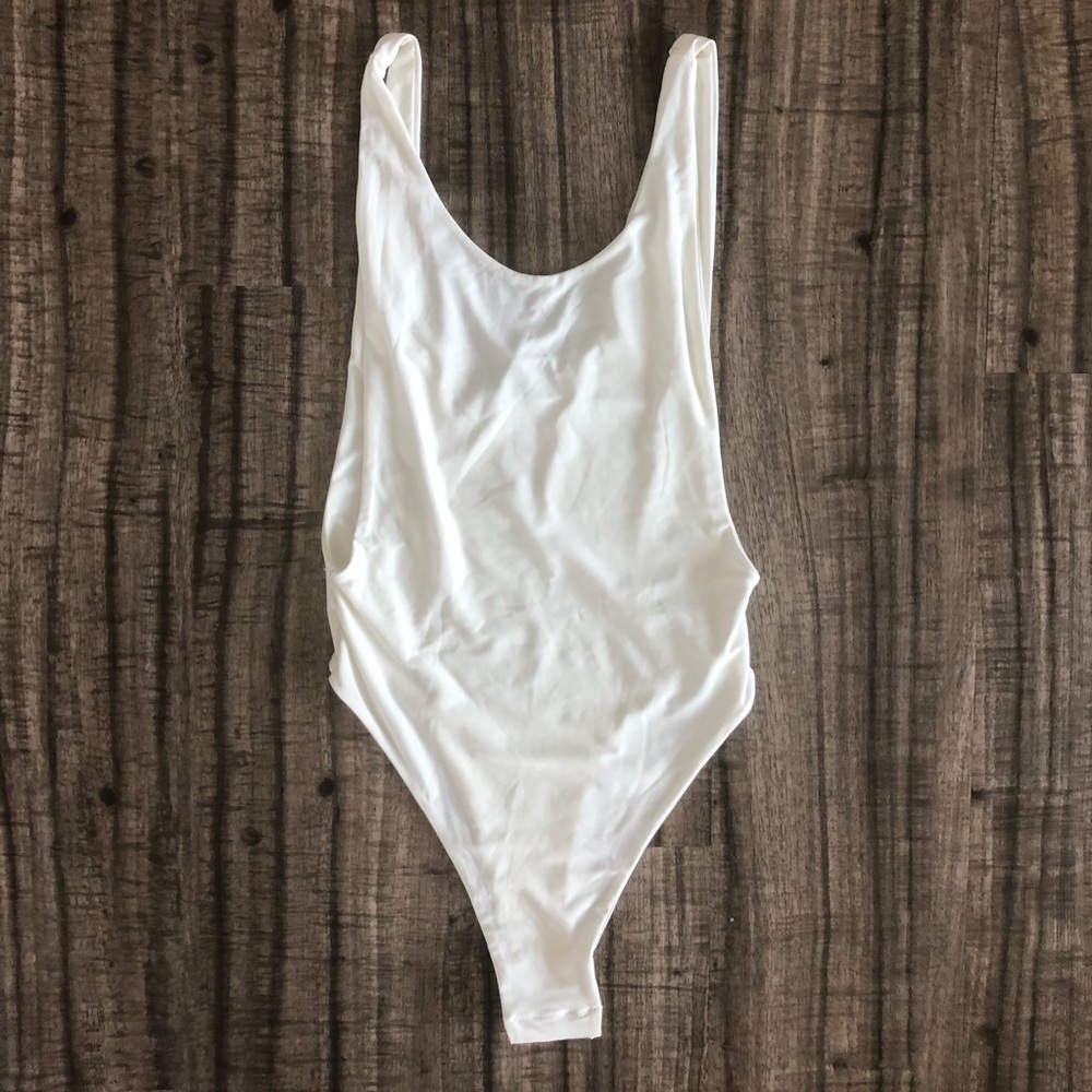Pretty Little Thing Side Boob Bodysuit White